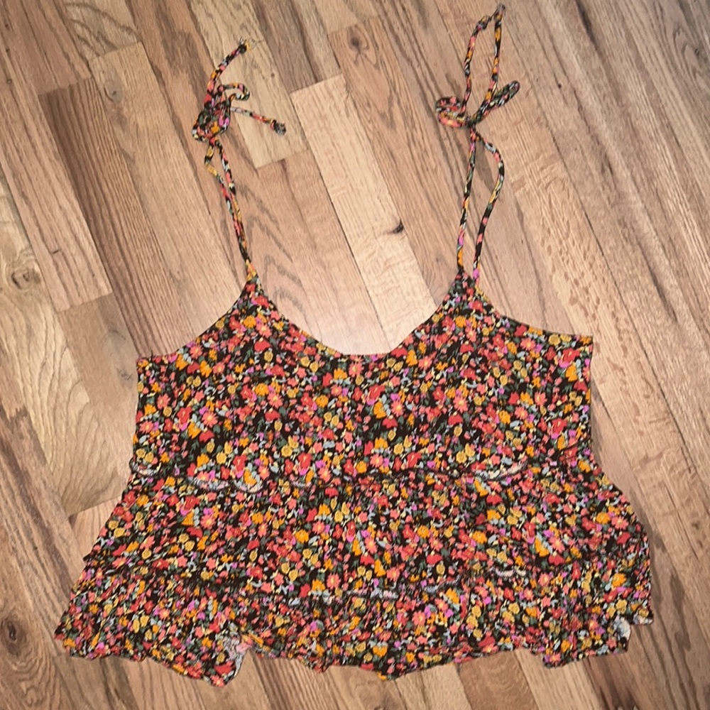 SO Cropped Ruffle Floral Tank Size XL
